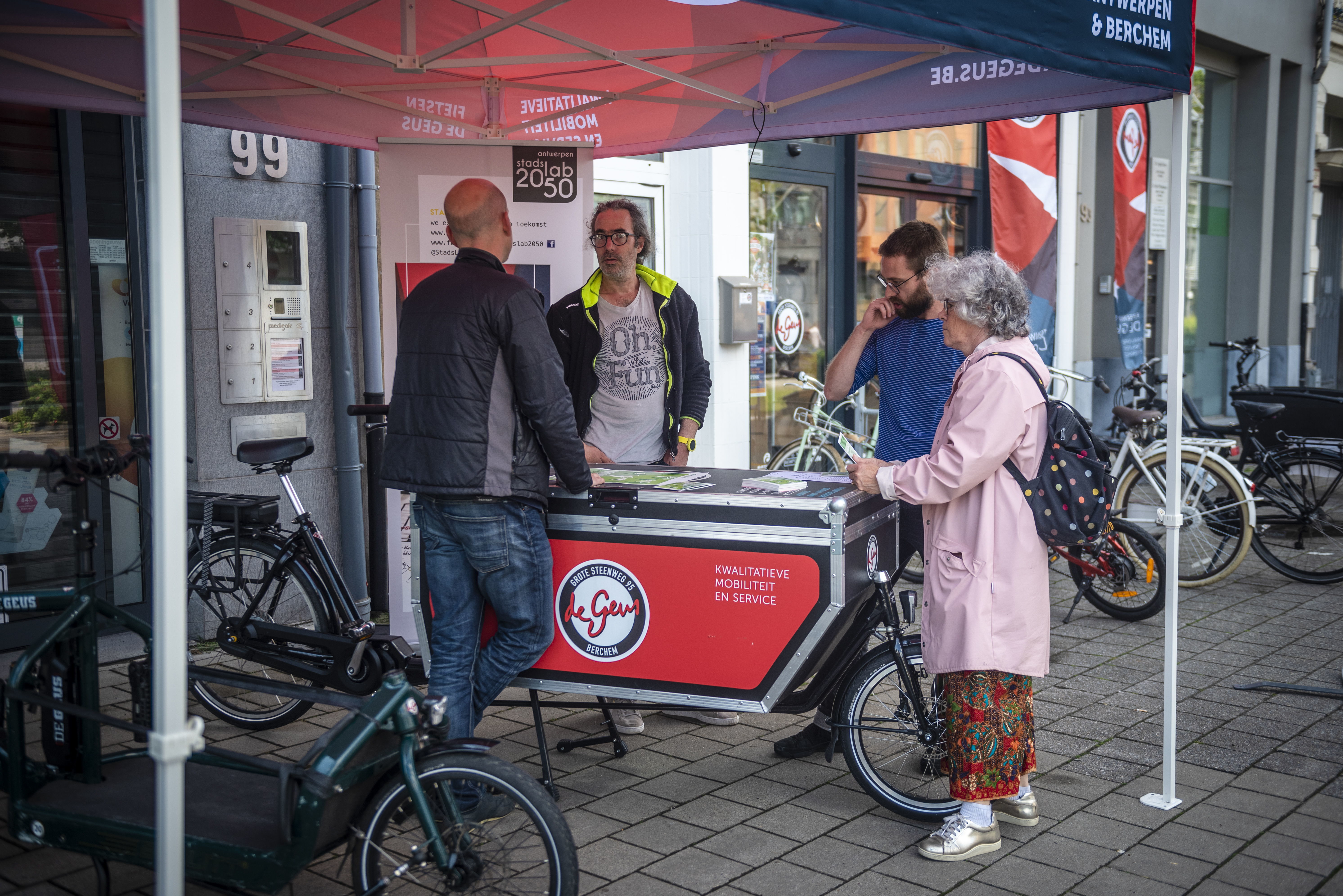 Buurtbewoners krijgen meer informatie over het delen en huren van cargofietsen