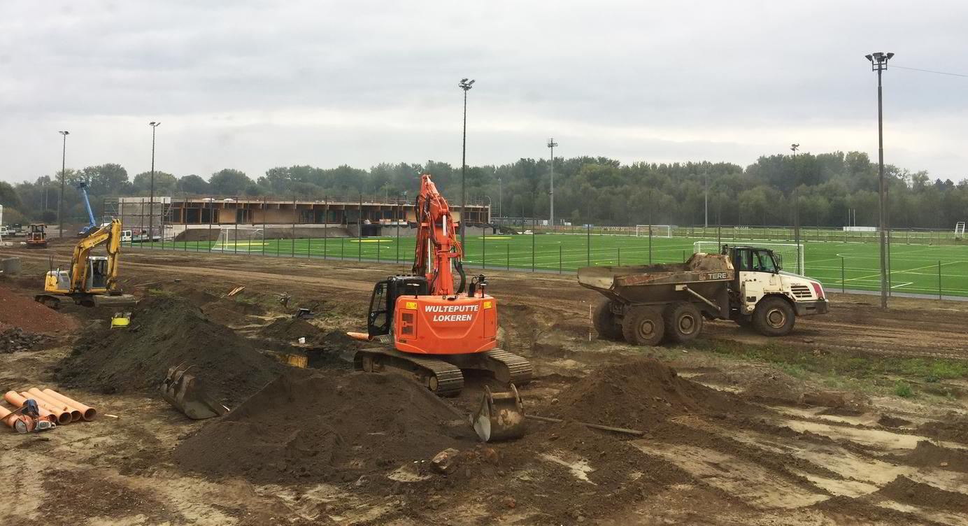 Zicht op de werken aan de centrale weg langs de sportkamer in Park Groot Schijn