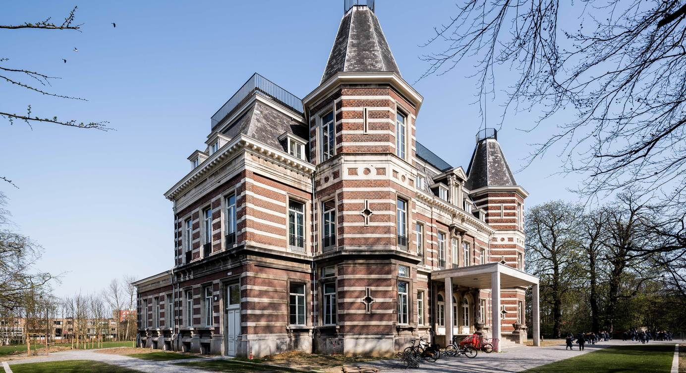 Erfgoed en industrie komen samen in het dok van Merksem.