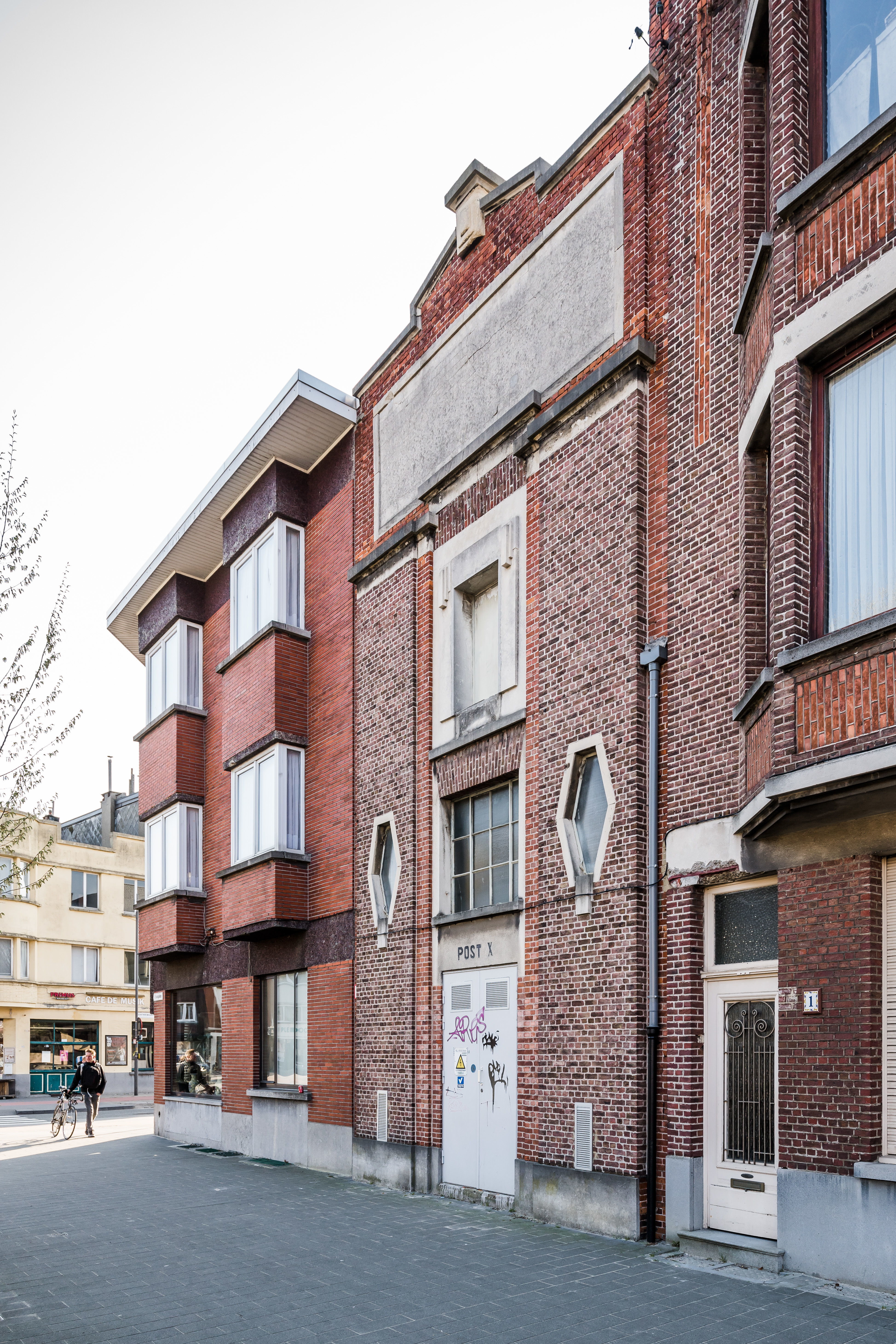 Een prachtig gebouw verstopt de elektriciteitsvoorzieningen voor de wijk.
