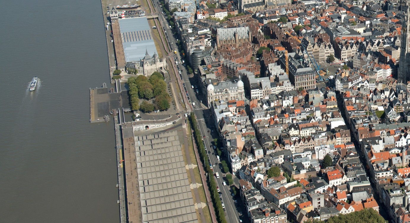 Luchtfoto van de huidige kaaiweg ter hoogte van Het Steen