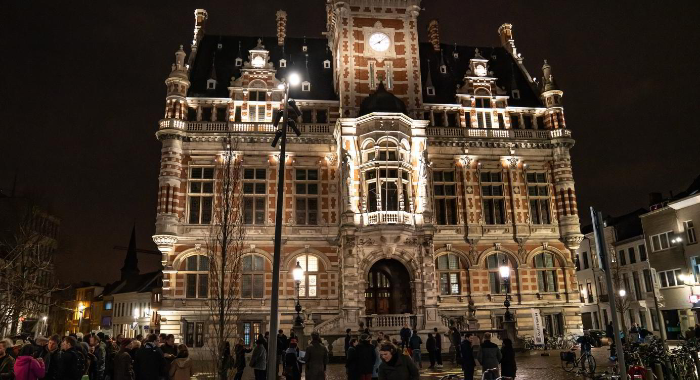 Nieuwe verlichting districtshuis Borgerhout.