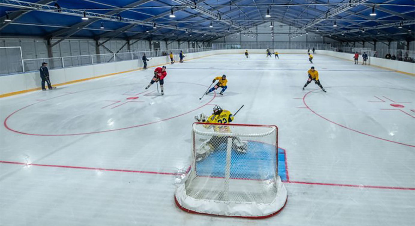 Het eliteteam van ijshockeyclub Antwerp Phantoms testte de nieuwe piste al uit.