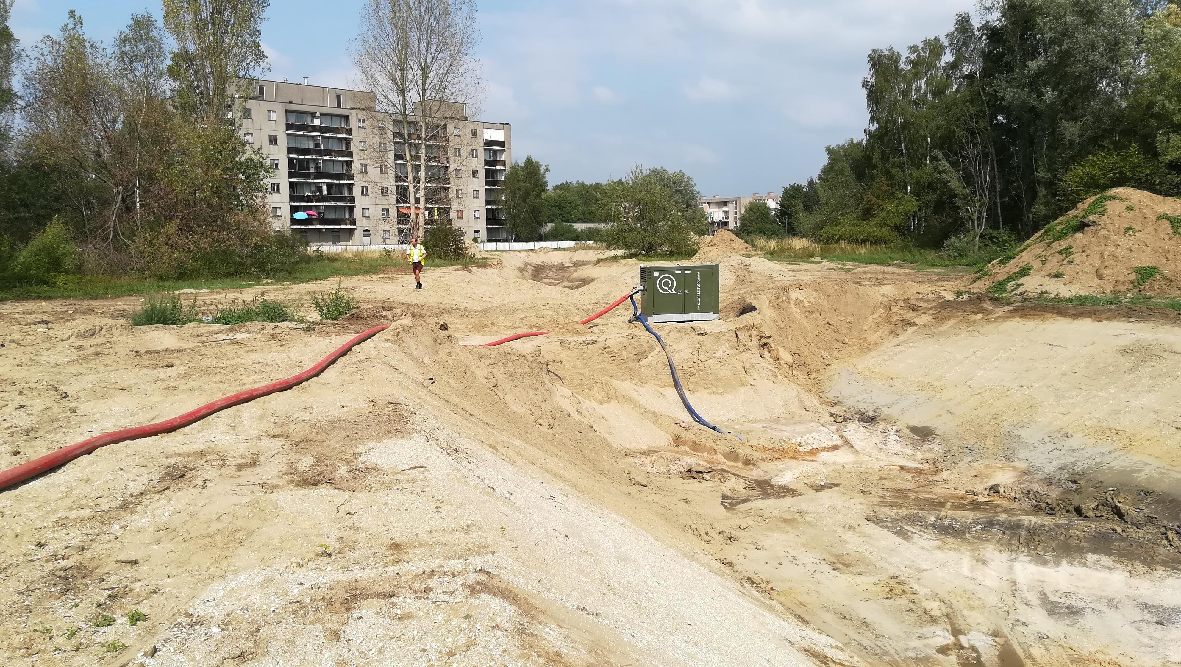 Zicht op de uitgravingen van het Rozemaaipark in werffase.