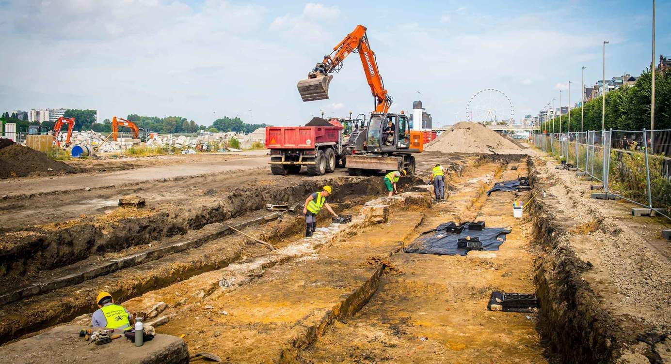 Stadsarcheologen graven naar het verleden van de Scheldekaaien