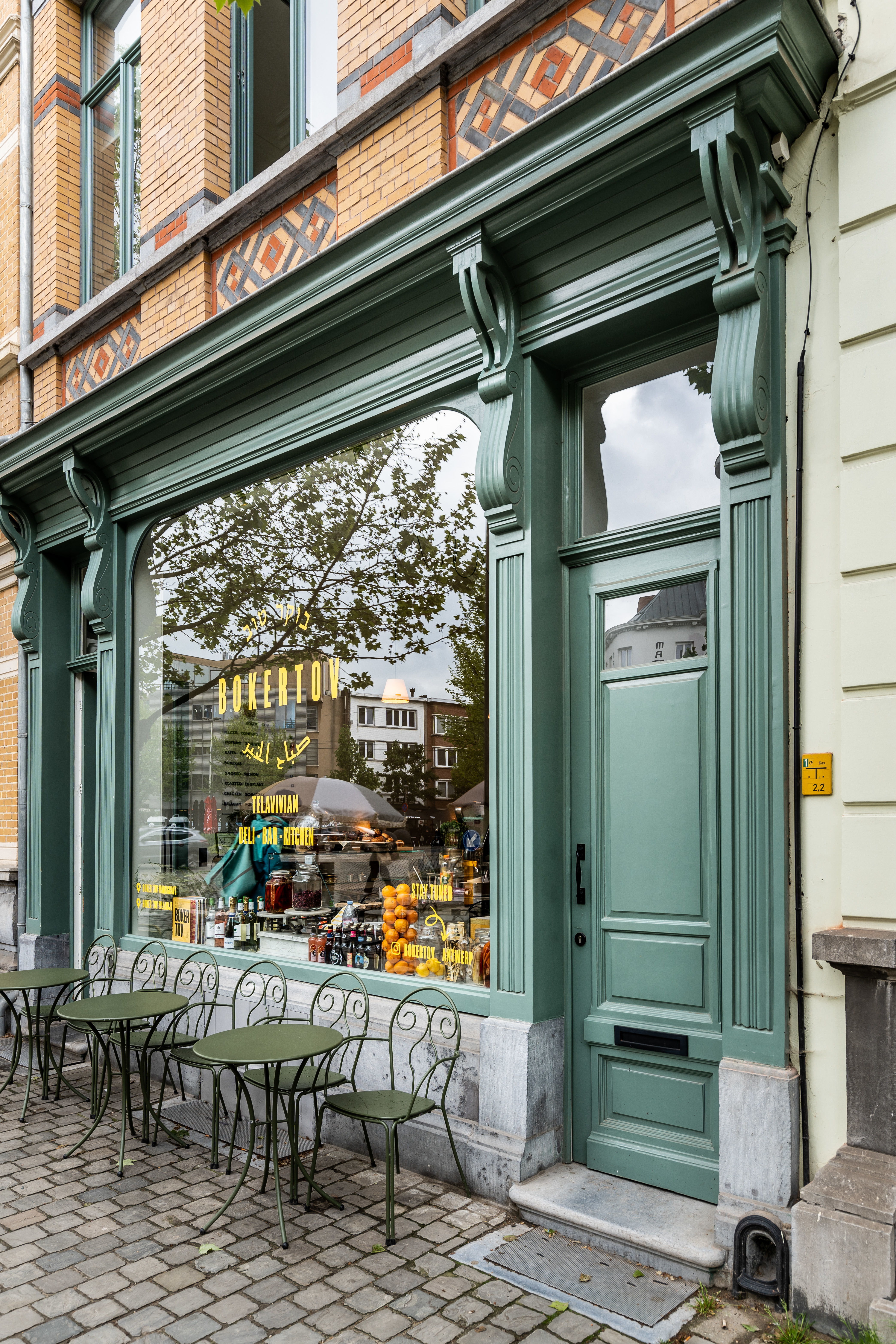 Houten winkelpui na restauratie