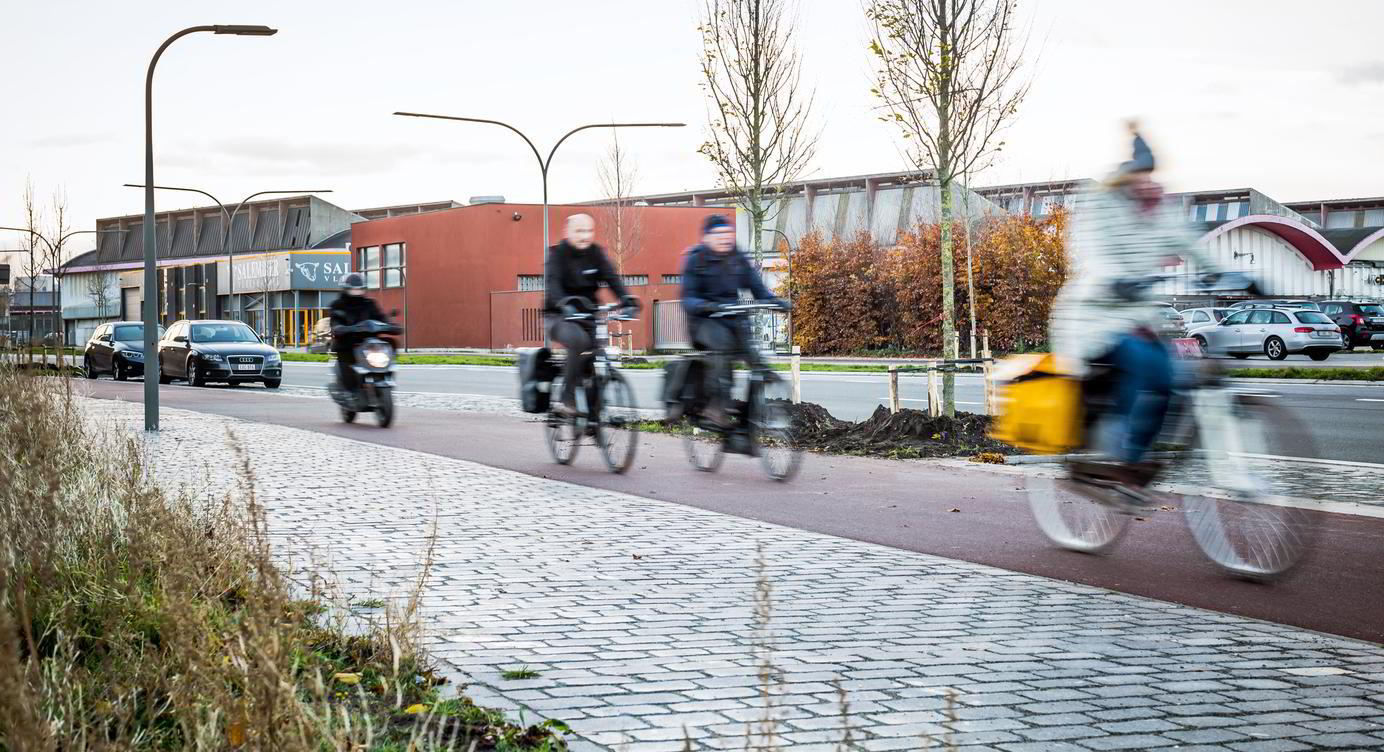 Nieuwe brede en comfortabele fiets- en voetpaden op de Slachthuislaan na de heraanleg.