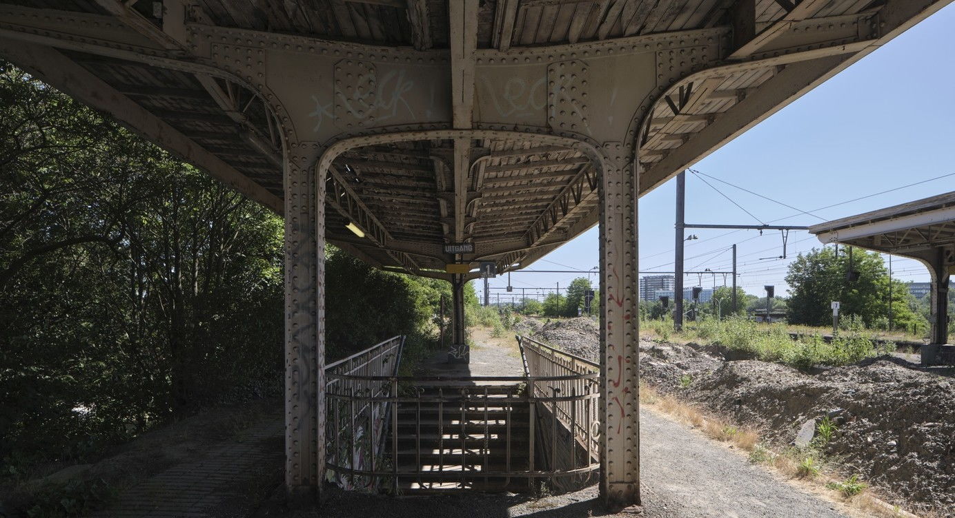 Perron 1 van het station Antwerpen-Oost is al even niet meer in gebruik