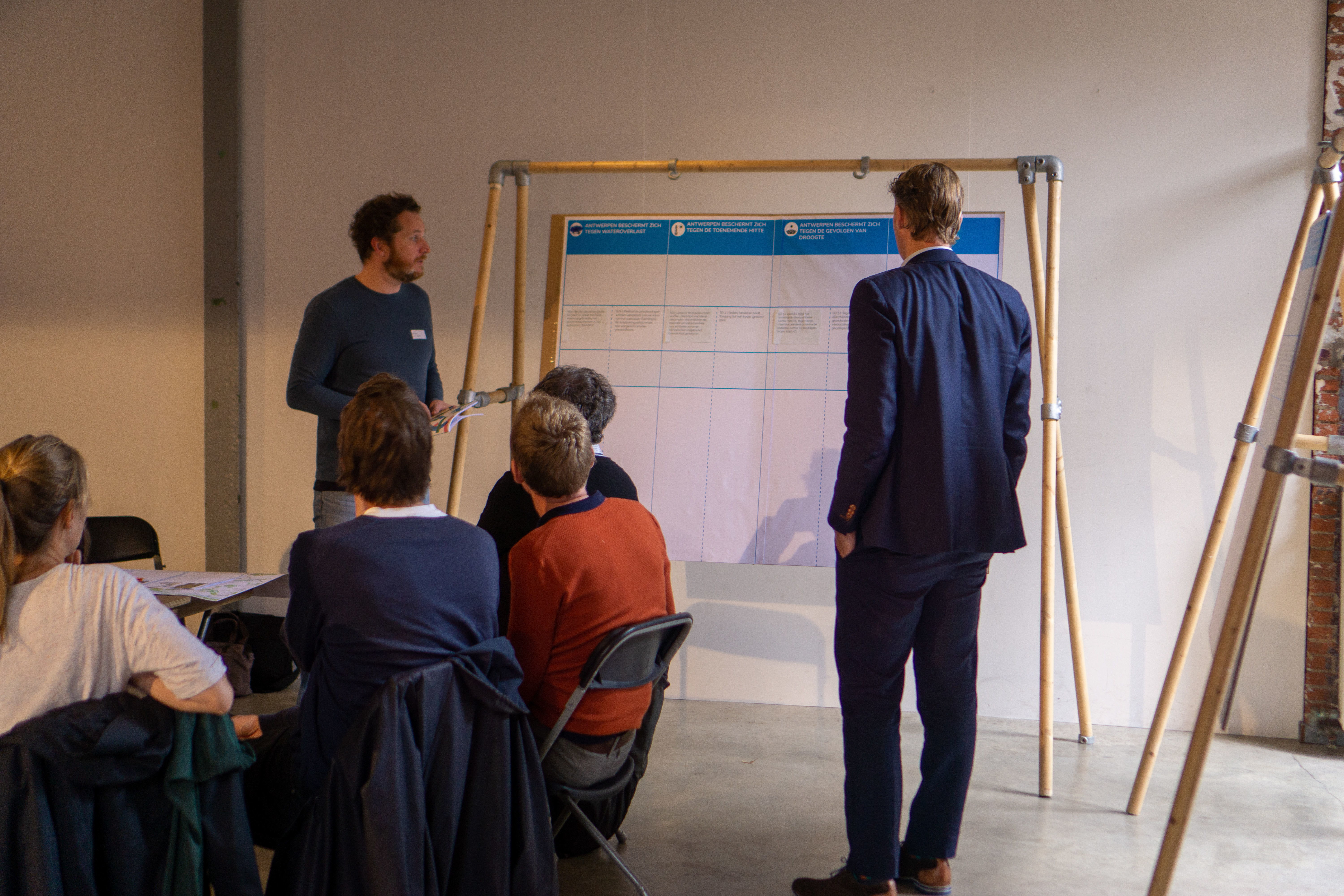 Door te werken in kleinere groepen, kunnen deelnemers ook elkaars input evalueren en verwerken.