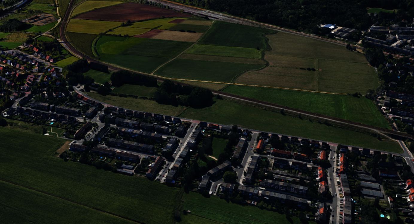Zicht op de groene zone tussen de spoorwegberm en de woonwijk langs De Oude Landen.