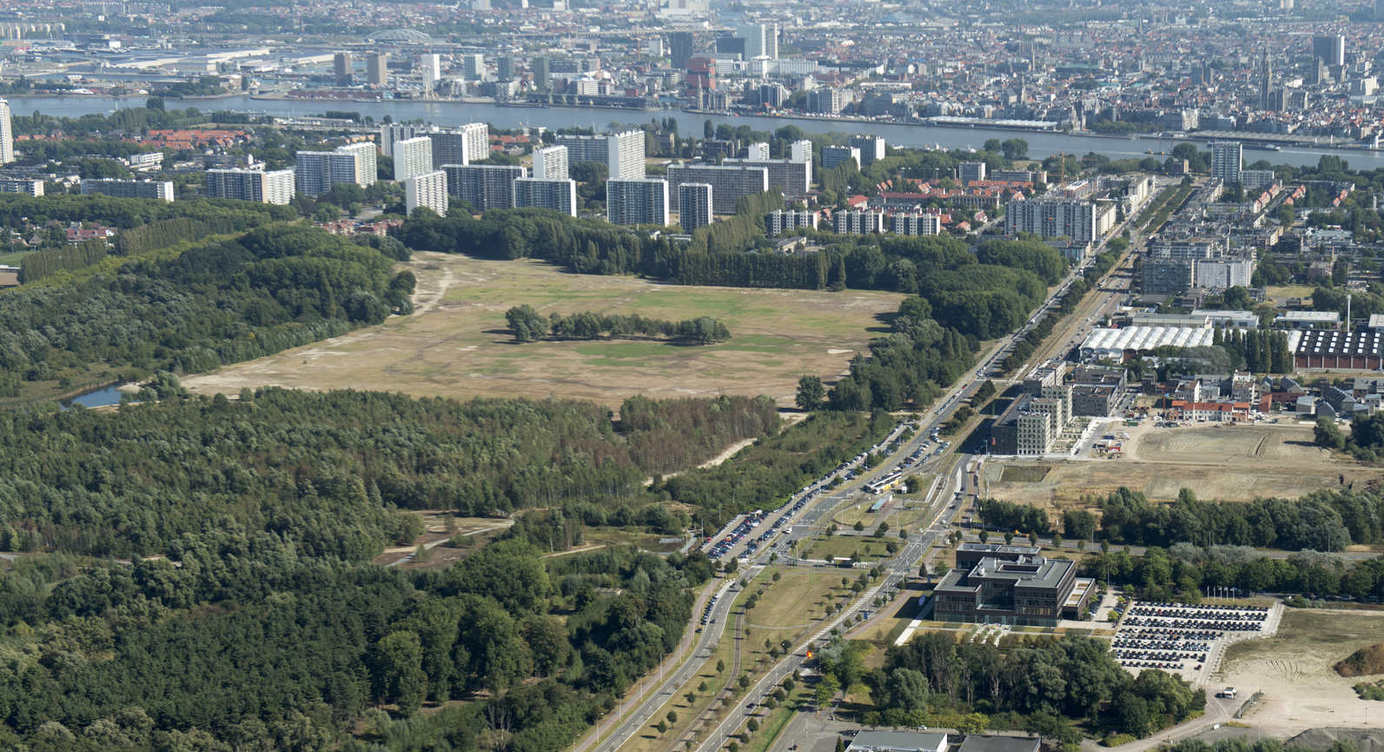 Luchtfoto van Linkeroever uit 2016.