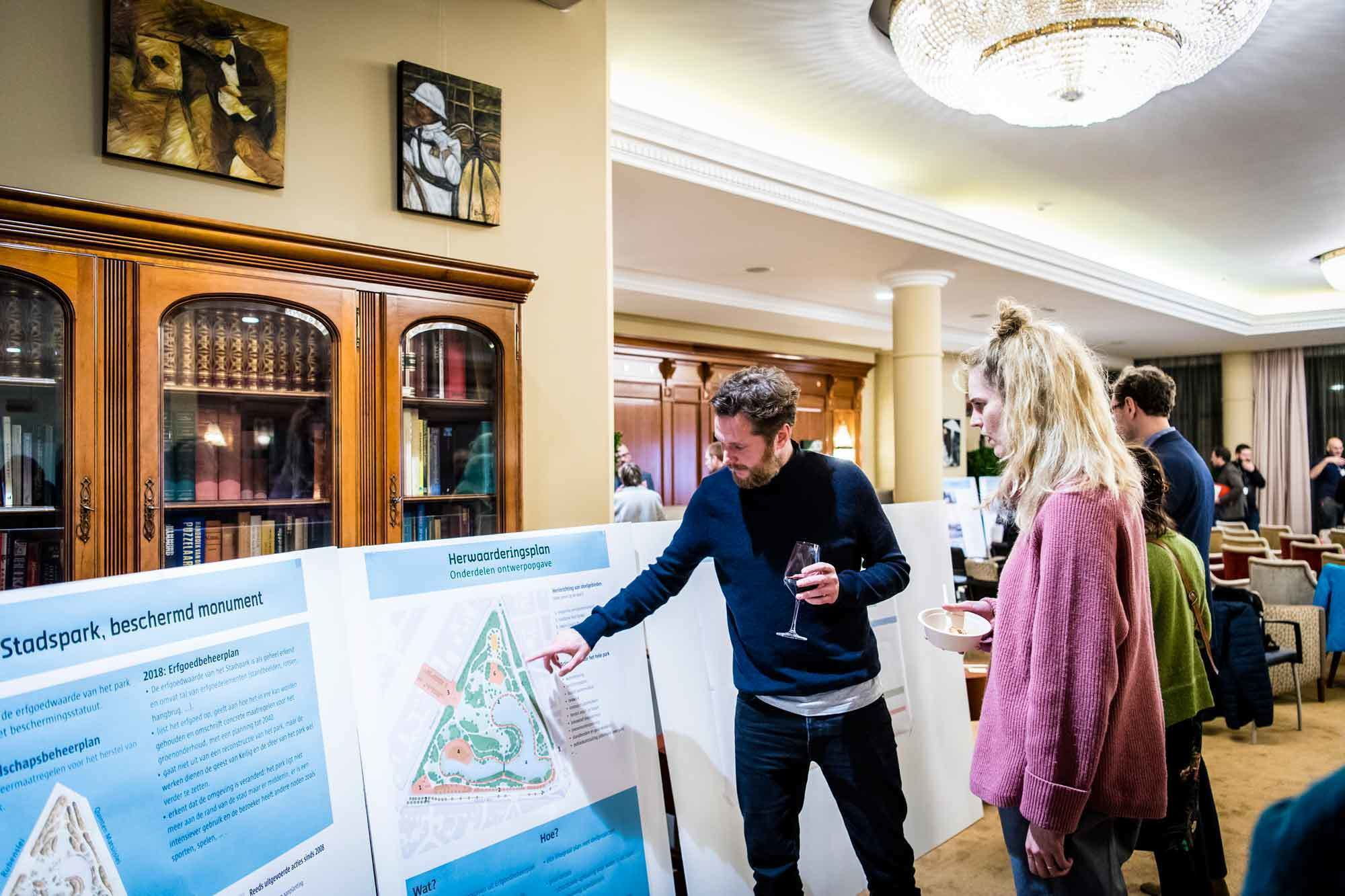 Geïnteresseerde bewoners konden terecht bij verschillende experten om meer informatie te krijgen over de toekomst van het Stadspark.