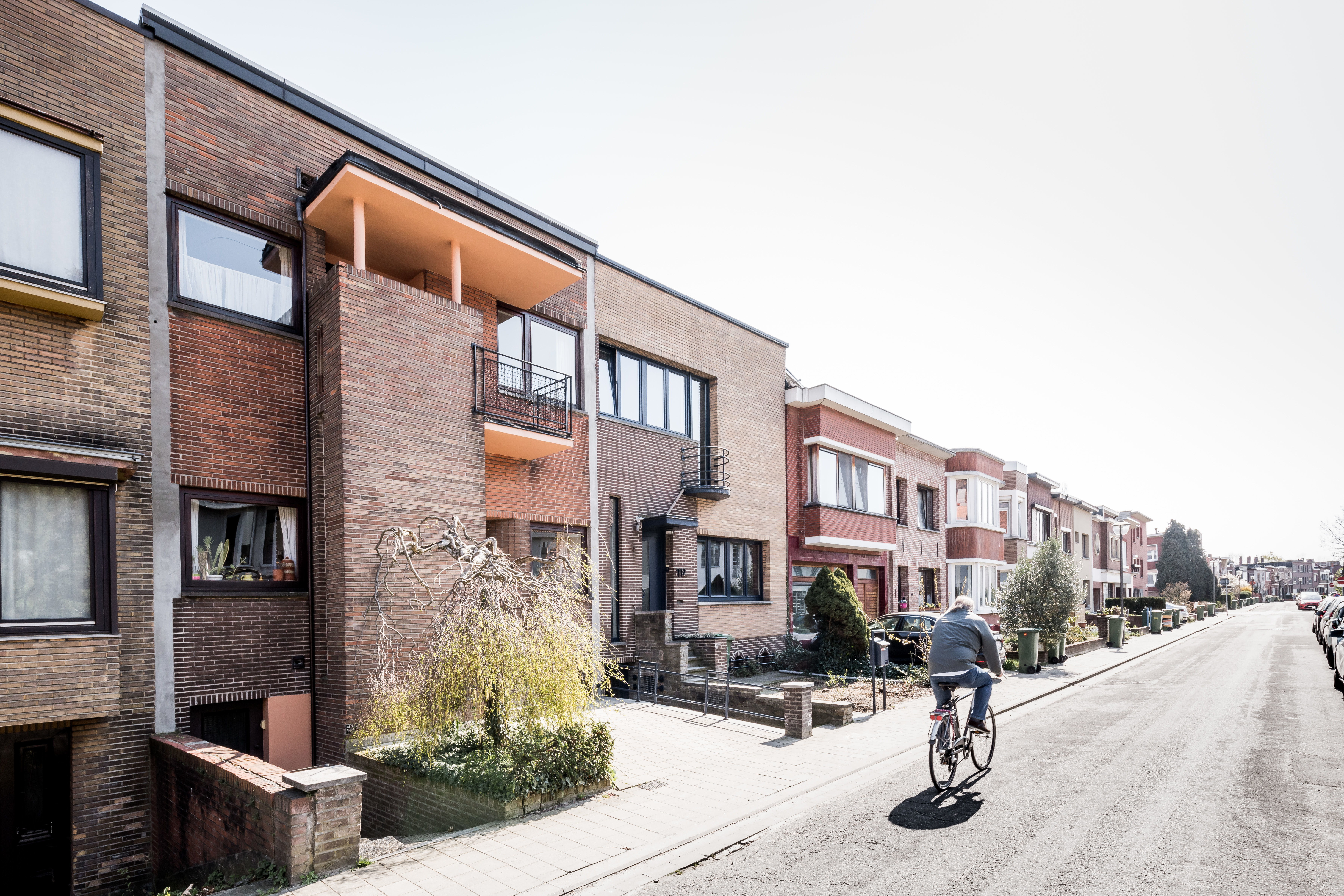 Zicht op de unieke gevels van de Oudedonklaan in Deurne.