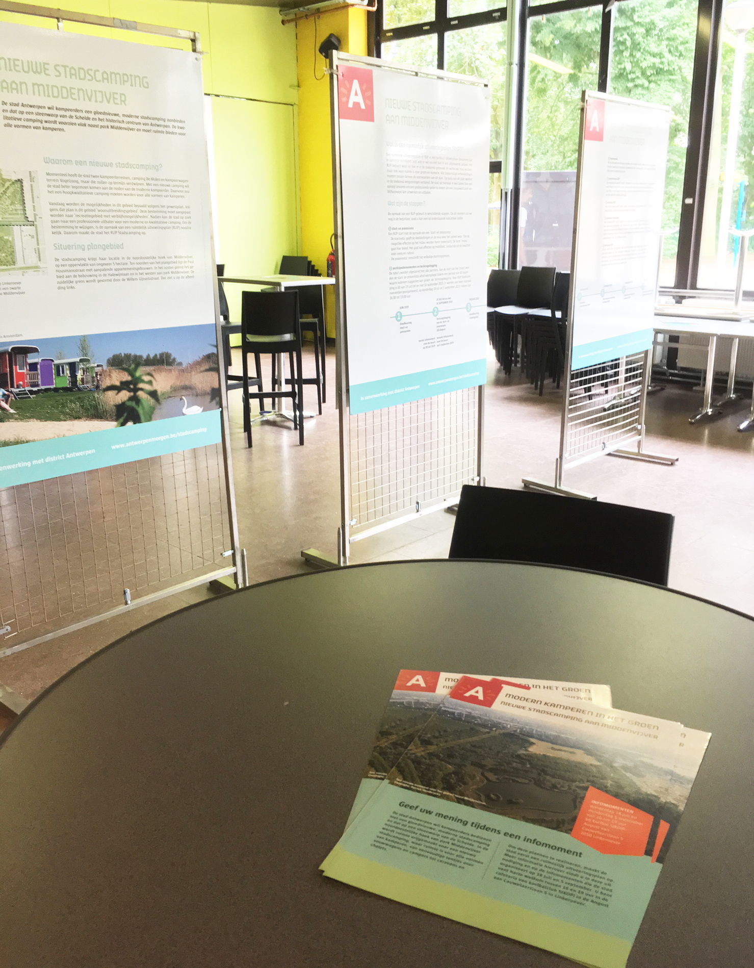 Tijdens de infomomenten voor RUP Stadcamping vonden de aanwezigen meer info op de infopanelen en in de brochures.