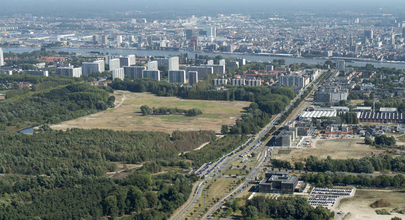 Luchtfoto van Linkeroever uit 2016.