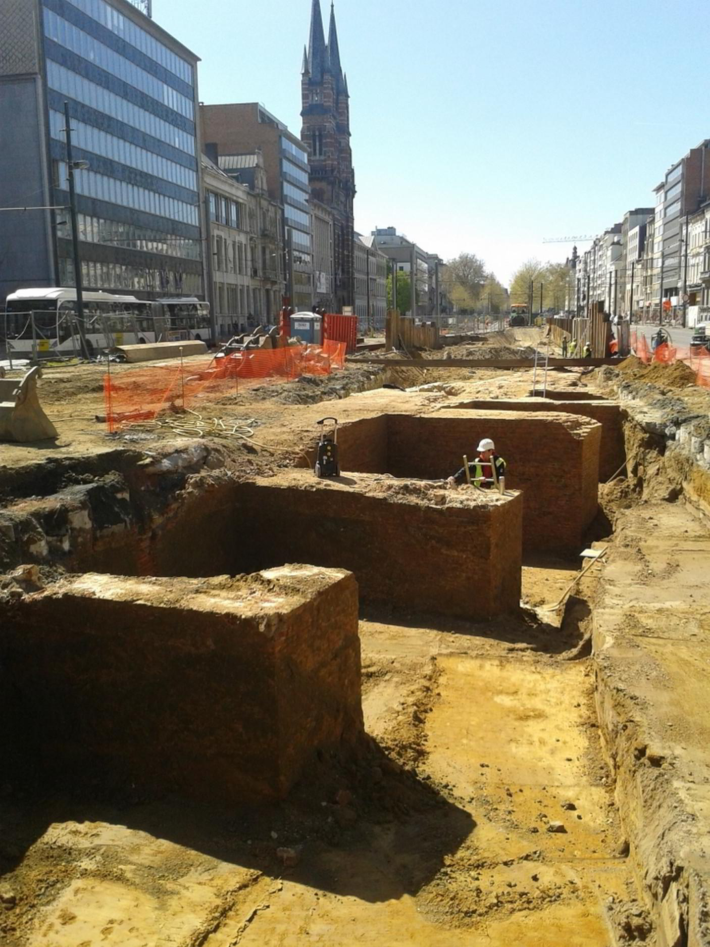 De steunberen aan de achterzijde van de muur van het Huidevettersbastion.