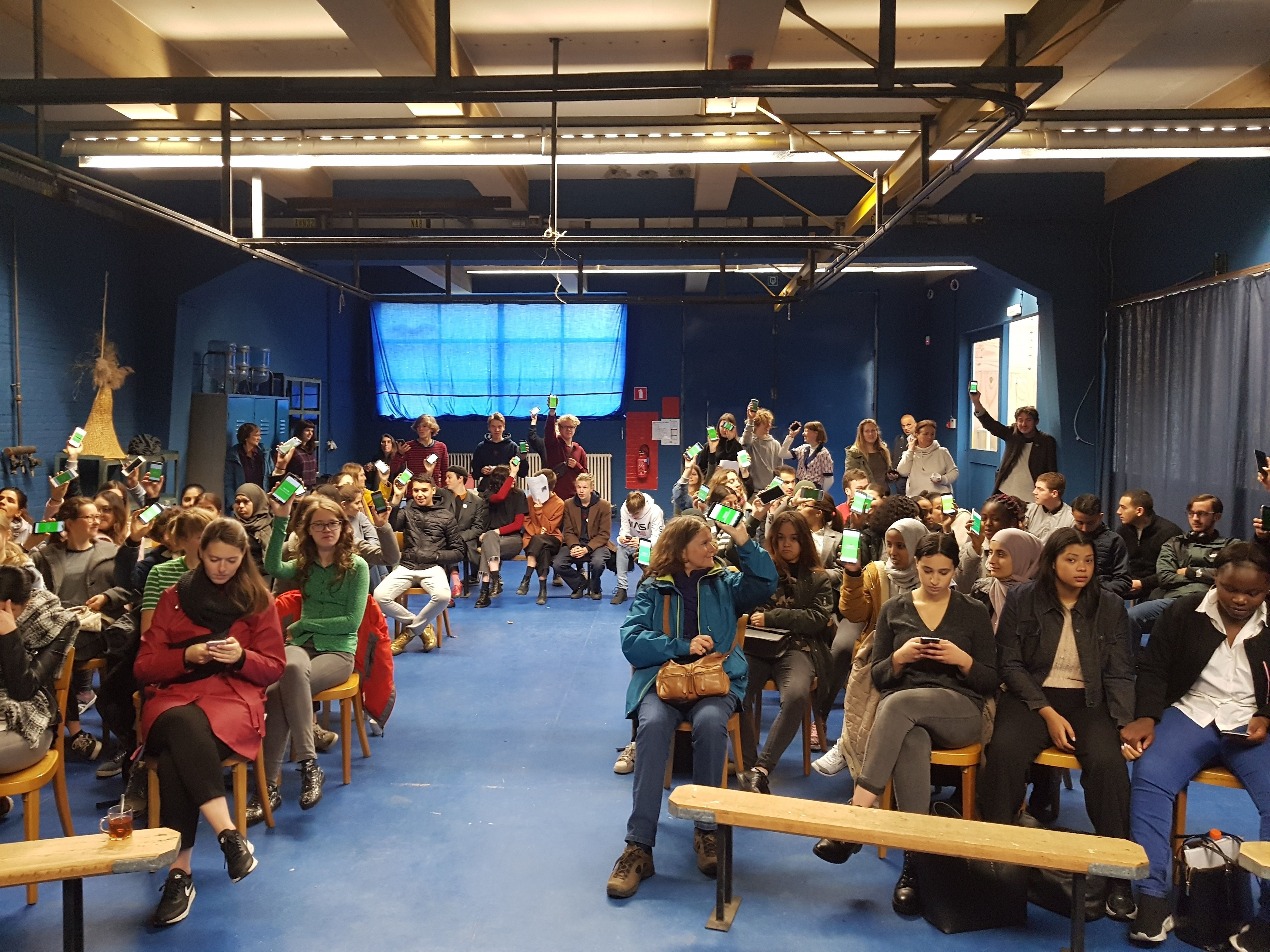 Jongeren doe mee aan de interactieve quiz.