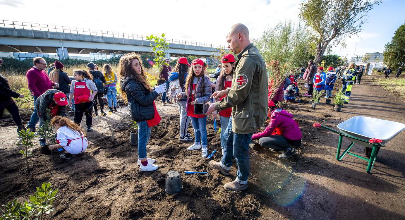 Tijdens de bijeenkomst werd samen met de lokale scholen en universiteit van Napels de start van een nieuw park gevierd. Na weken van gezamelijk nadenken over wat het park kan zijn voor de bewoners kon iedereen mee de bomen planten. Het park is de eerste stap in het ontwikkelen van het ruimere gebied en zorgt voor een belangrijke groene verbinding.