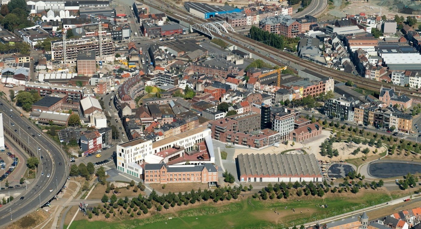 Den Dam vanuit de lucht.